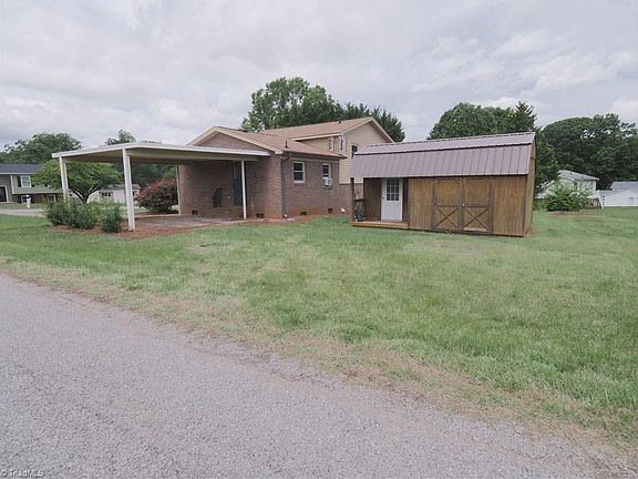 5th image of 110 Robert Dr