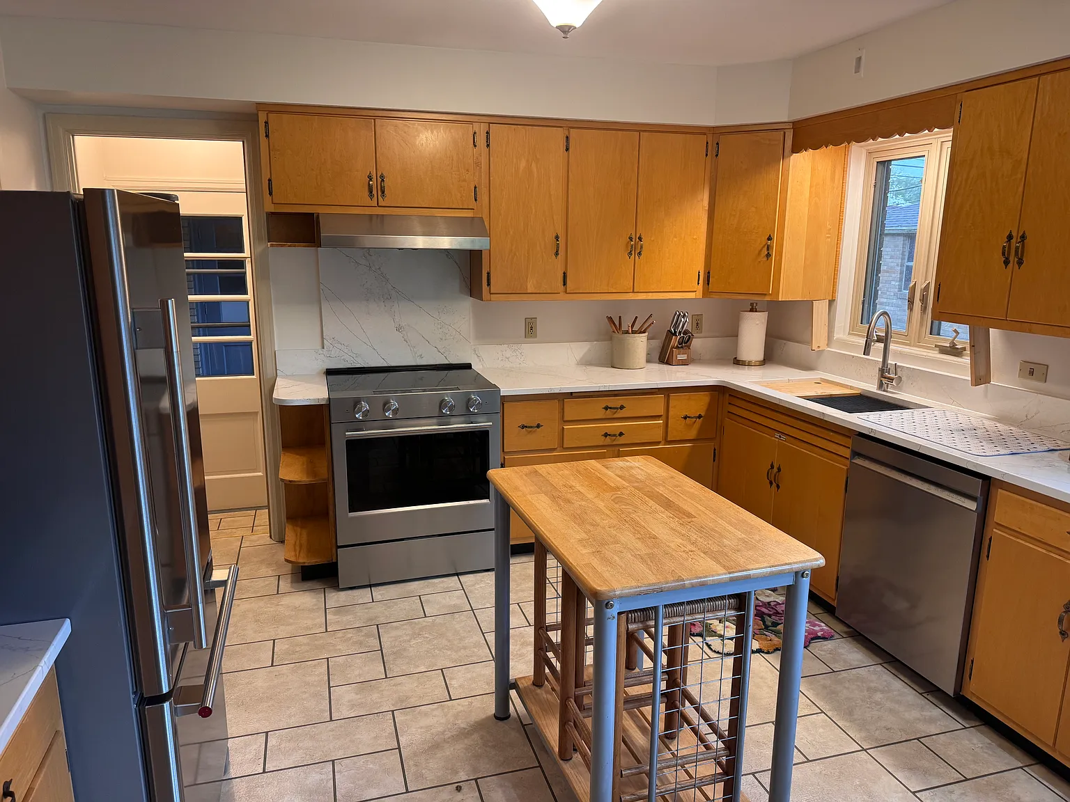 3 bed, 1896 sqft, $4,000 — Photo 1
