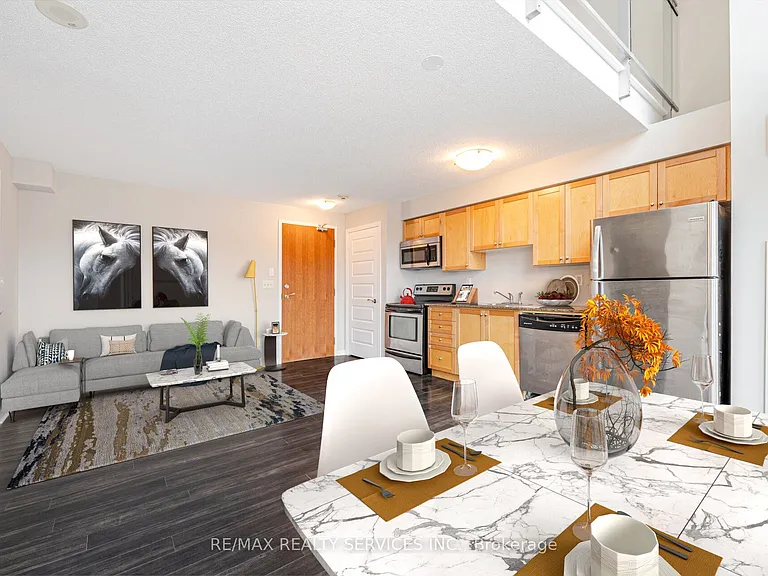 215 Queen St E #211 — Photo 9