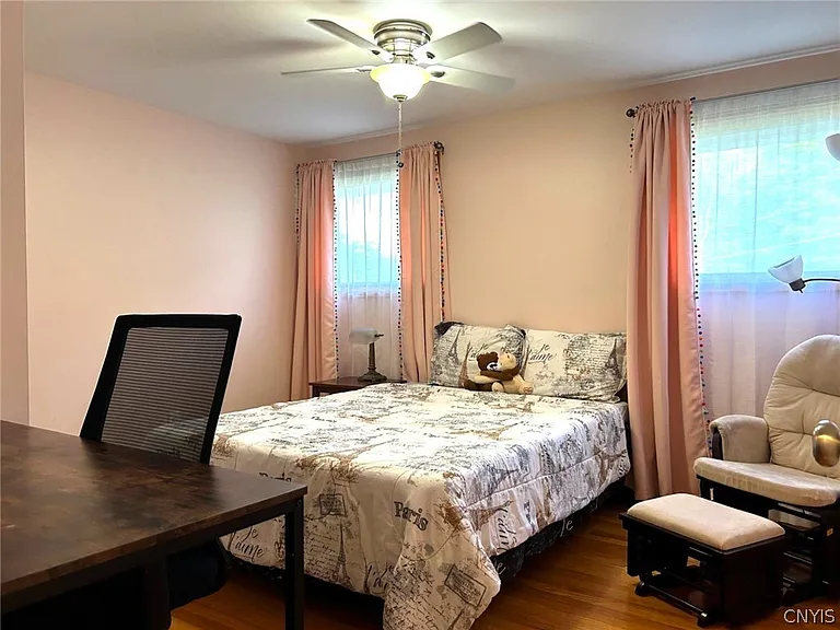 302 Oakridge Dr — Photo 19