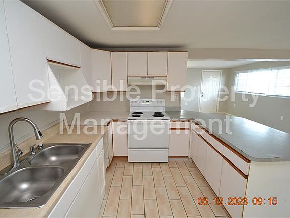 3rd image of 13028 Dania St