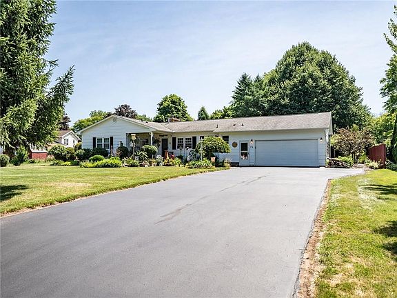 3rd image of 75 Lynnwood Dr