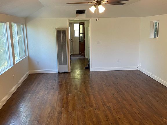 5th image of 19290 Oak Glen Ave House 2