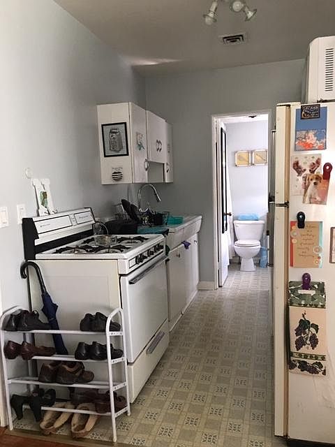 2nd image of 4659 Moore St #15