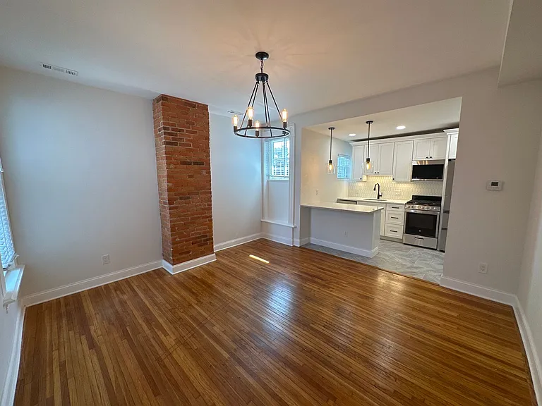 Worthington St 1445 HHR — Photo 9