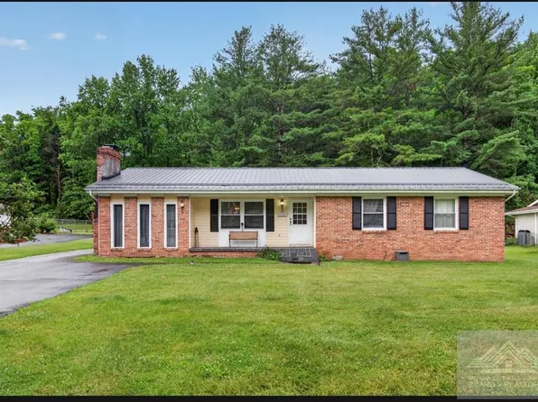 205 Winter Creek Dr, Bluefield, VA 24605