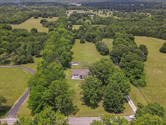 2nd image of 1201 W Fountain Rd