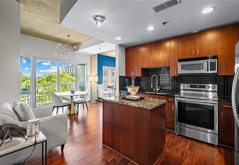 250 Pharr Rd #310 — Photo 3