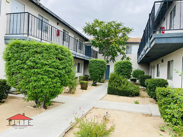525 E Ridgecrest Blvd — Photo 9