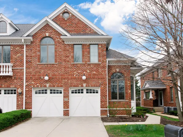 271 Arbor Glen Blvd #271, Schaumburg, IL 60195
