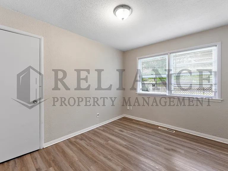 1642 E Denver Dr — Photo 11