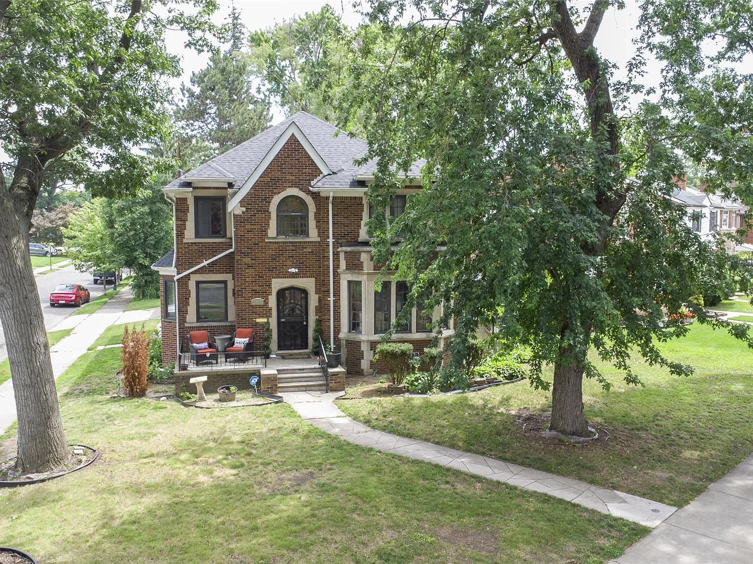 4 bed, 2.5 bath, 2541 sqft, $5,000 — Photo 3
