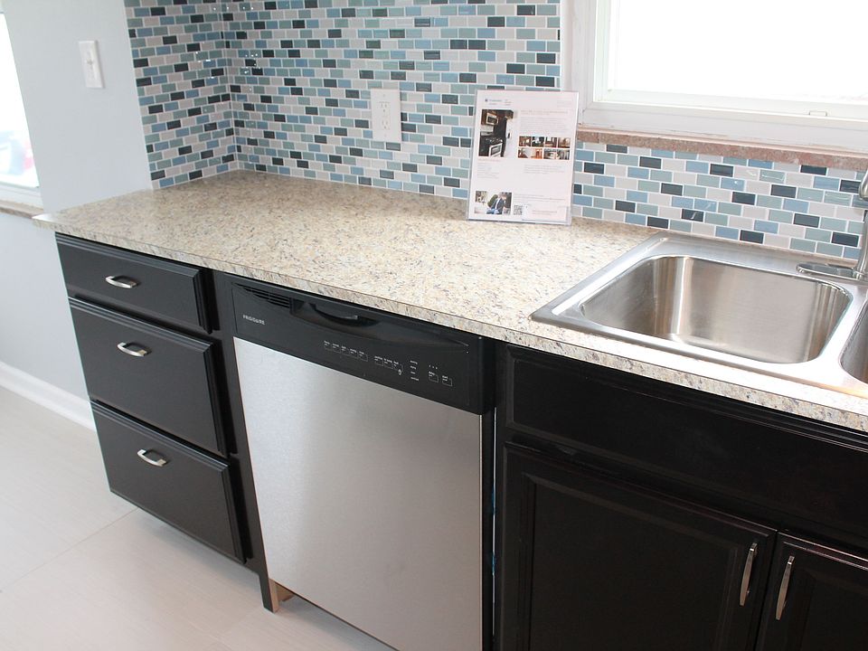 glass tile backsplach