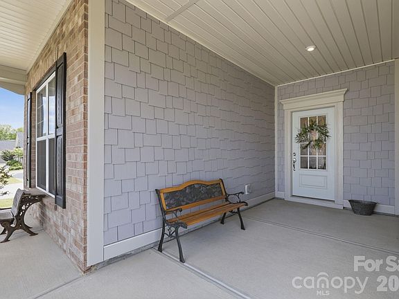 5th image of 13704 Berkley Ave
