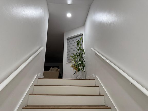 5th image of 2024 SE 27th Dr #204-C