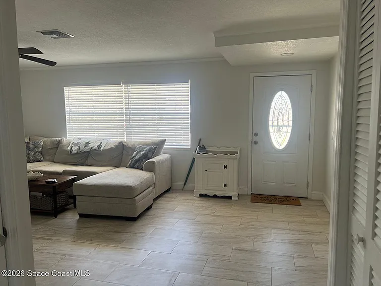 581 Oxford Ave — Photo 7