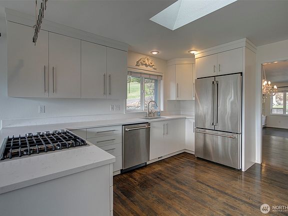 5th image of 112 W McBryde Avenue