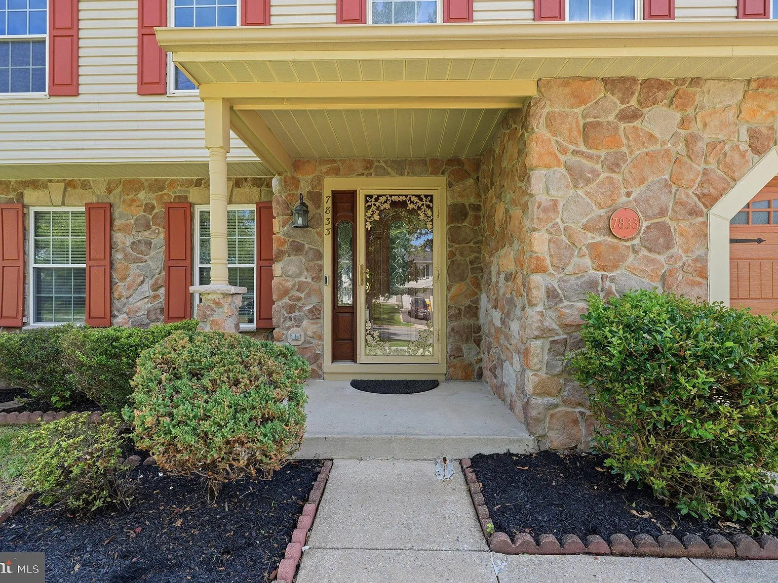 4 bed, 4.0 bath, 2538 sqft, $3,999 — Photo 2