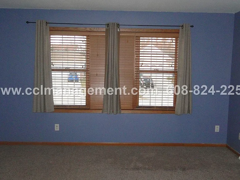 1241 Gas Light Dr — Photo 3