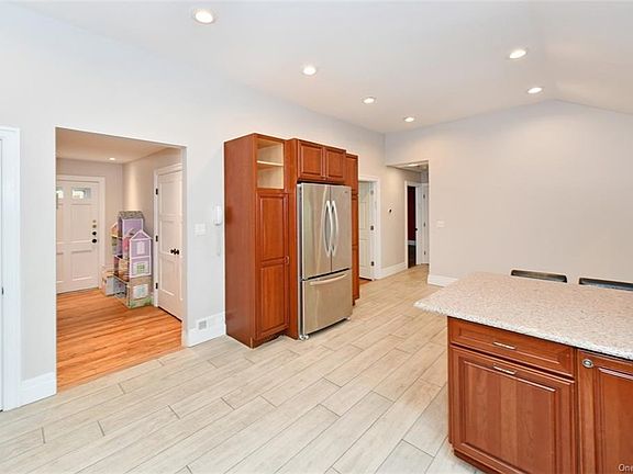 2nd image of 11 Brookview Blvd