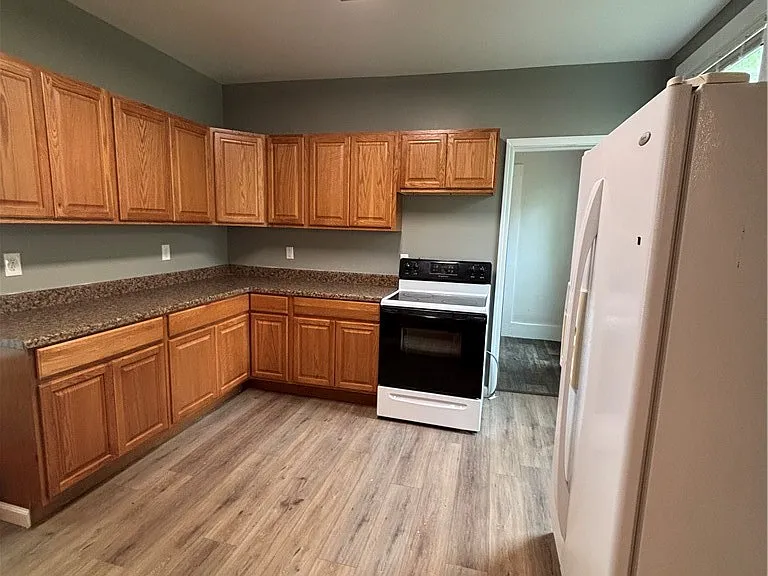 301 N Clinton St — Photo 5