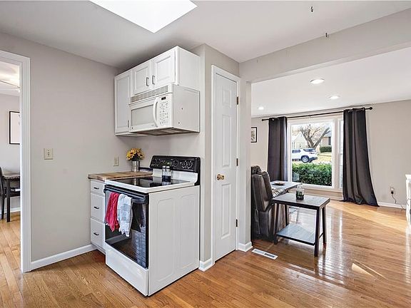 3rd image of 7021 Horton St