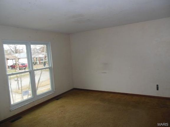 2nd image of 3031 Ventnor Pl