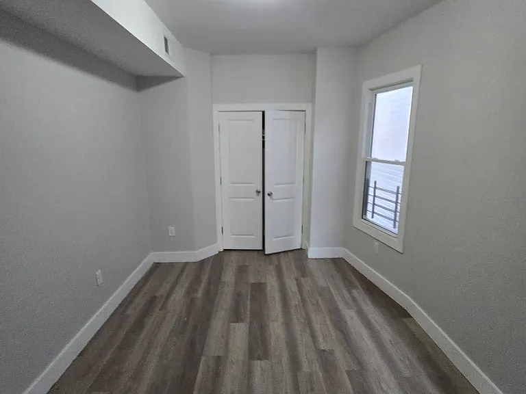 327 S 19th St #3RR — Photo 8