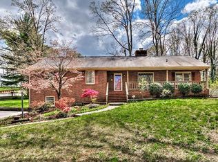 11301 Rolling Brook Rd, Chester, VA 23831