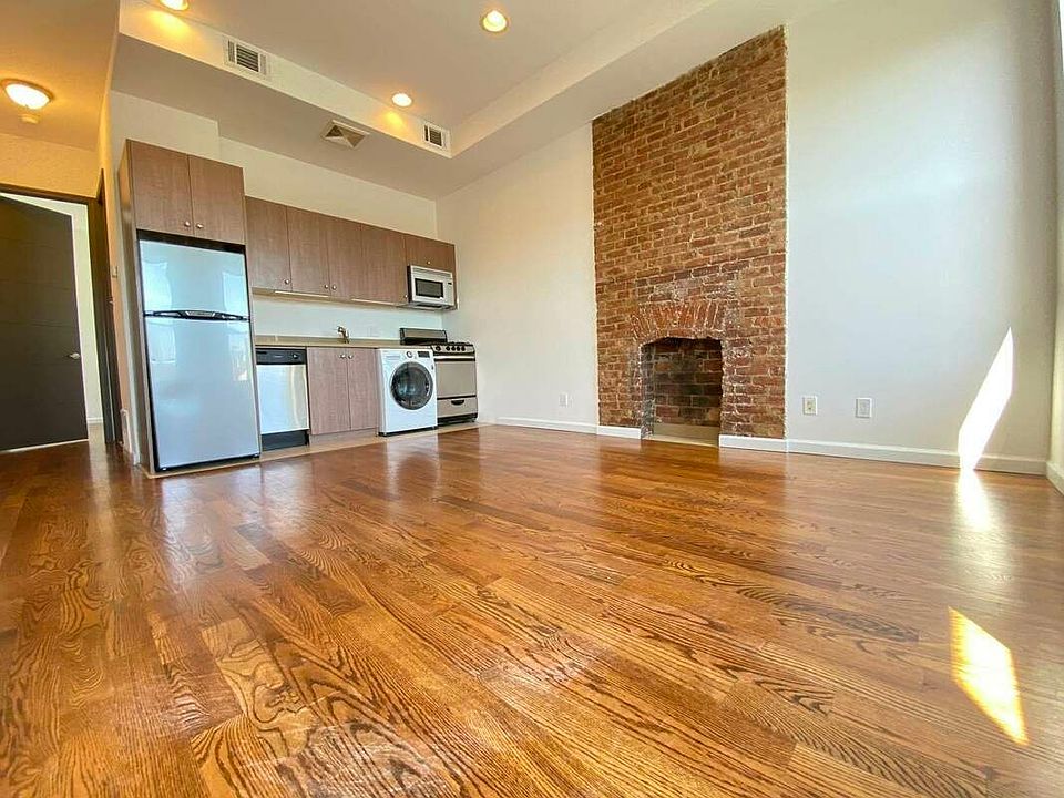 1st image of 724 Franklin Ave Floor 3