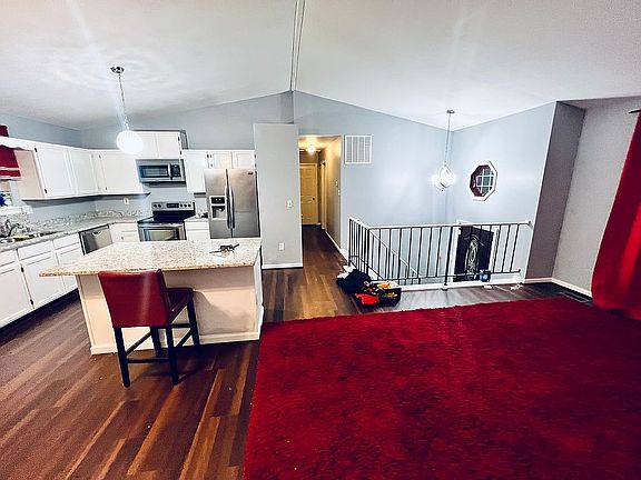 5th image of 15 Windy Hill Ln