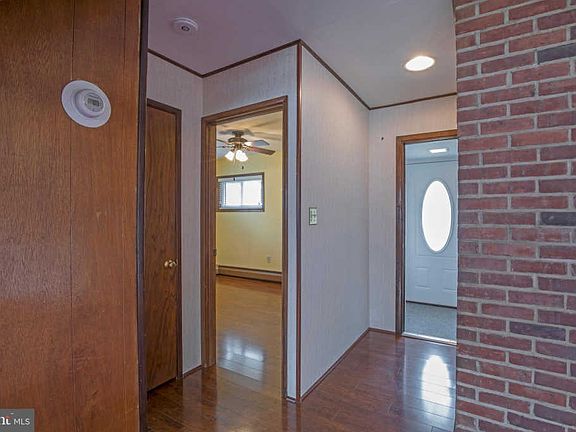 3rd image of 38 Nutmeg Ln