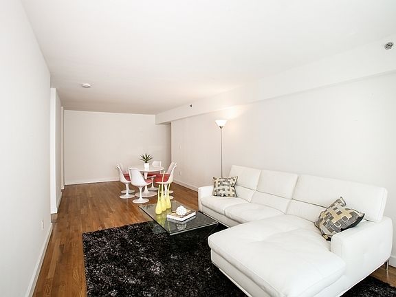 5th image of 101 W 15th St APT 509