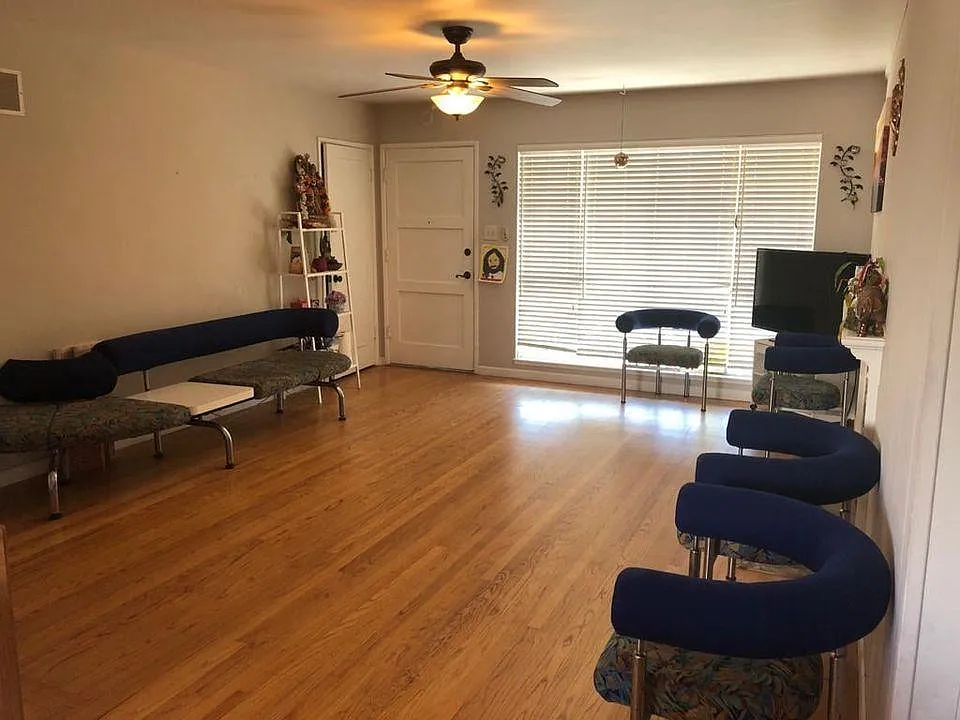 262 Maria St — Photo 3
