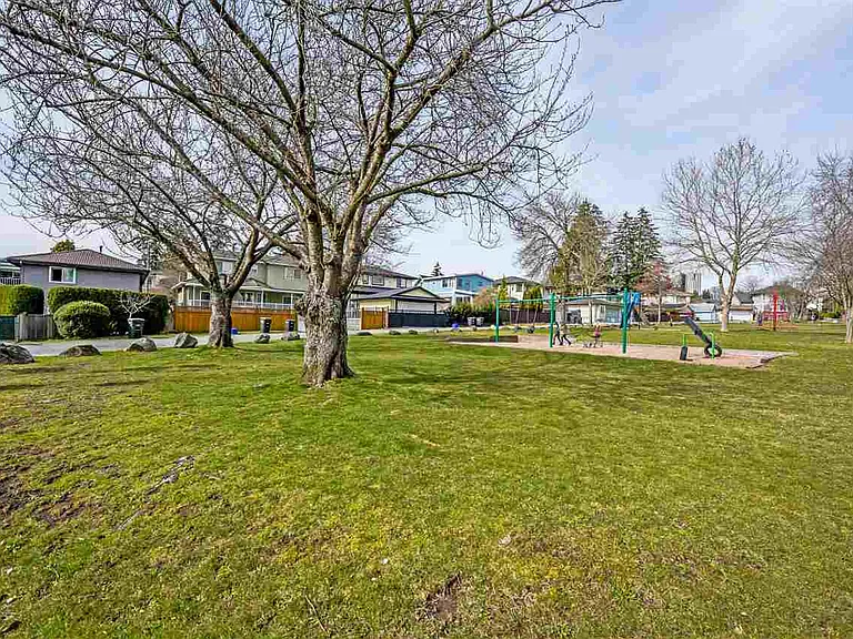 7372 Waverley Ave — Photo 8