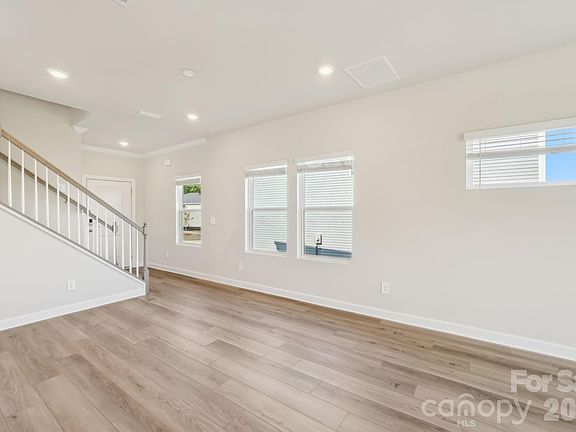 4th image of 1276 30th St NE