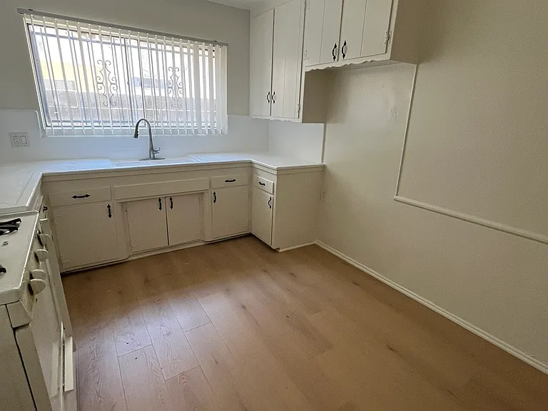14638 Erwin St #2 — Photo 7