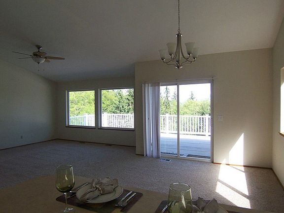 5th image of 2458 Lake Forest Dr