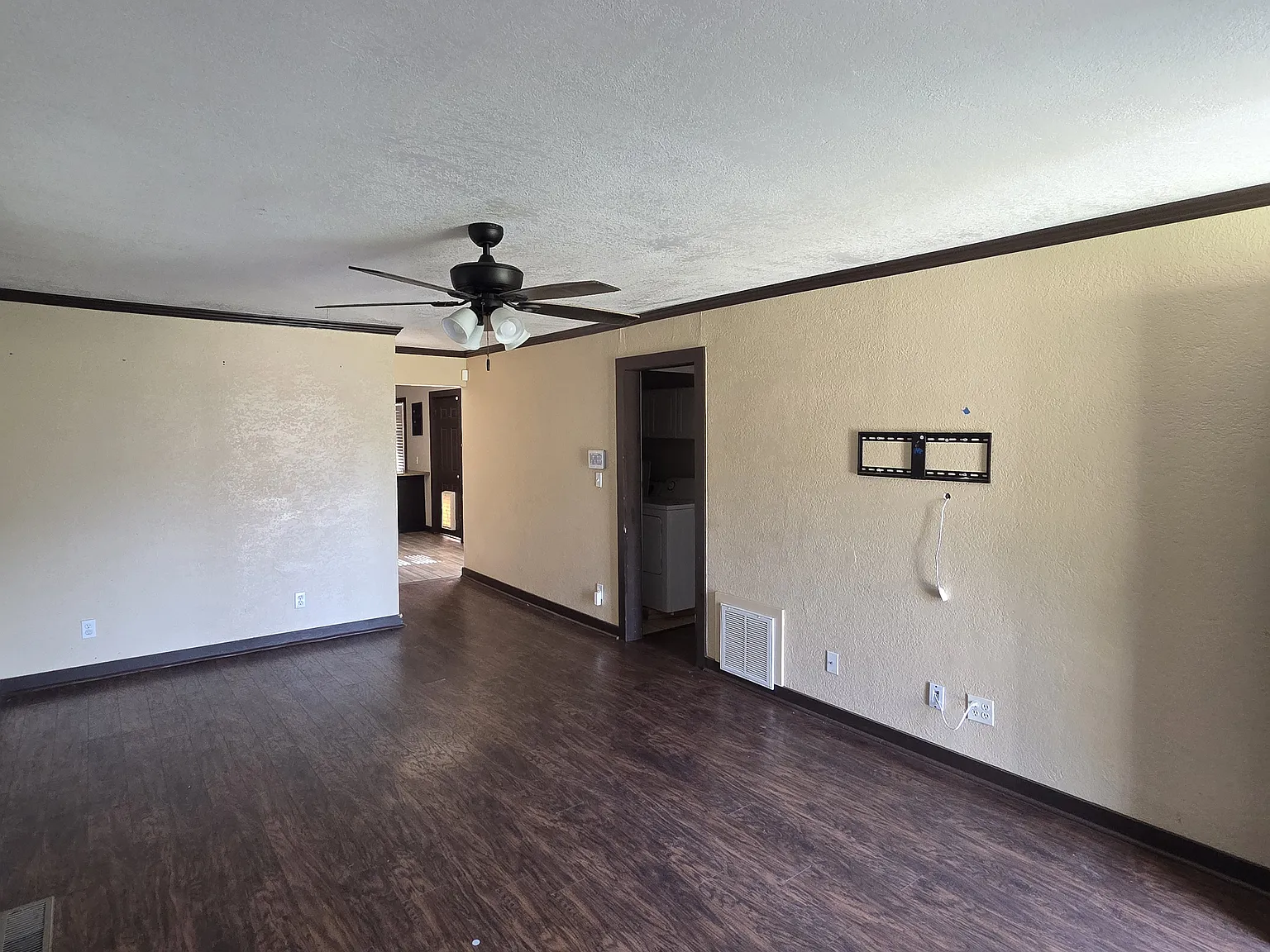 3 bed, 1225 sqft, $1,500 — Photo 2
