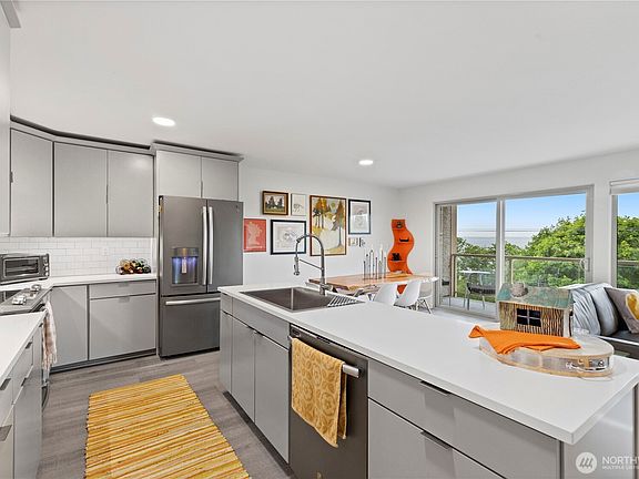 5th image of 414 Boulevard #203