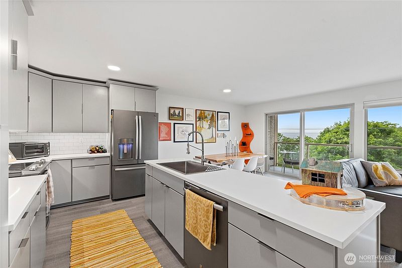5th image of 414 Boulevard #203