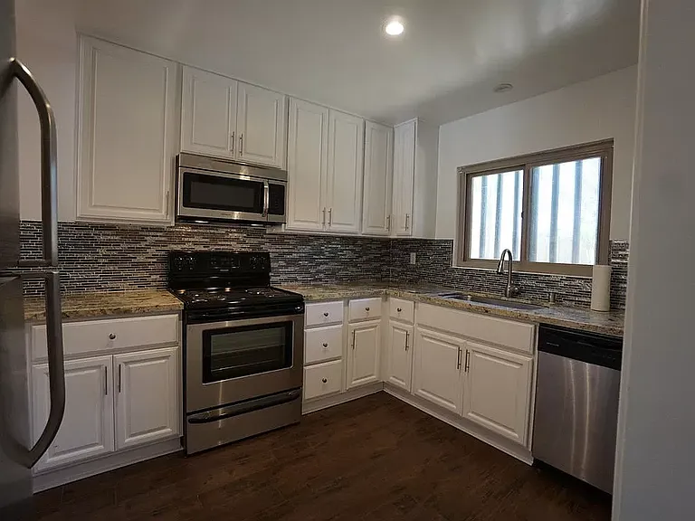 4313 Loma Riviera Ct — Photo 18