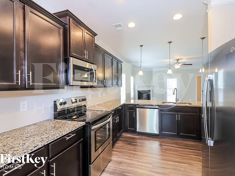 209 Prescott Cir — Photo 5