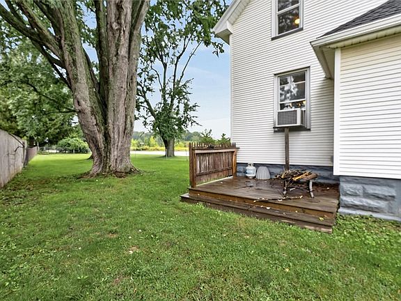 4th image of 61 Gates Greece Townline Rd