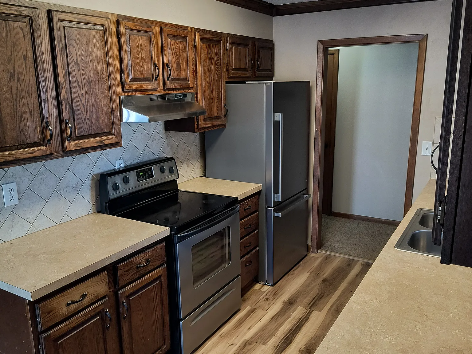 3 bed, 1100 sqft, $1,550 — Photo 3