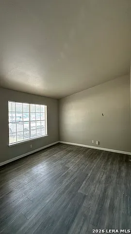 3 bed, 1.0 bath, 1008 sqft, $1,400 — Photo 3