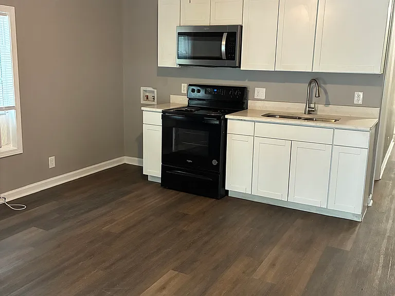 712 Viola St E #B — Photo 3
