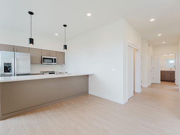 5th image of 155 NW 17th St #200