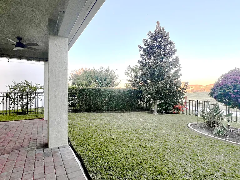 13147 Woodford St — Photo 28
