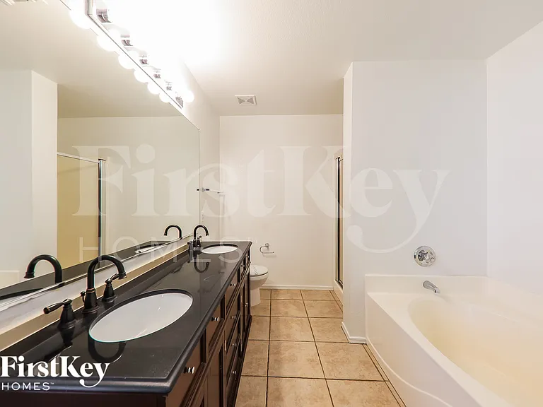 15797 W Caribbean Ln — Photo 12
